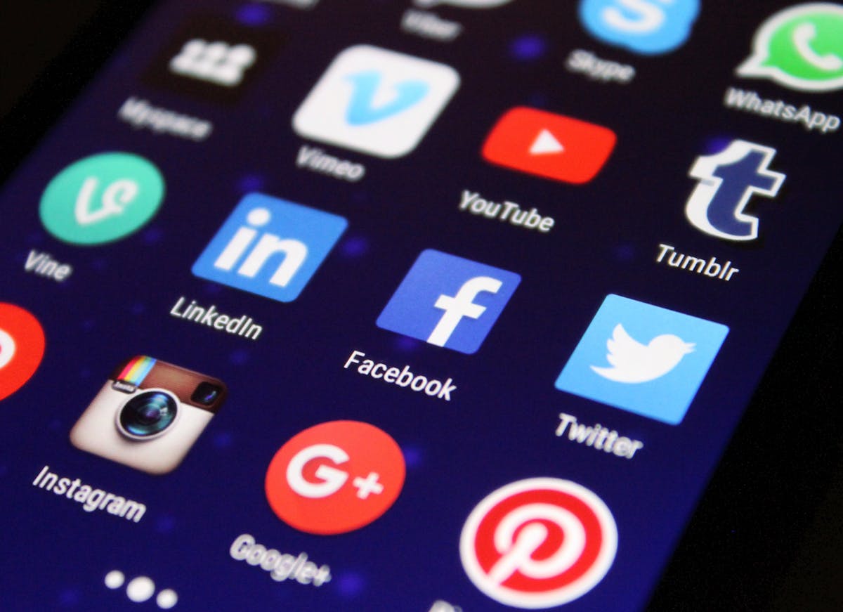 Social media marketing Salem apps on a smartphone screen