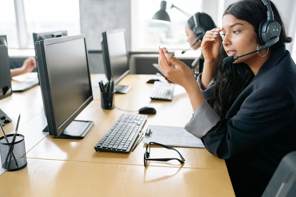 Customer support specialist taking an enquiry call
